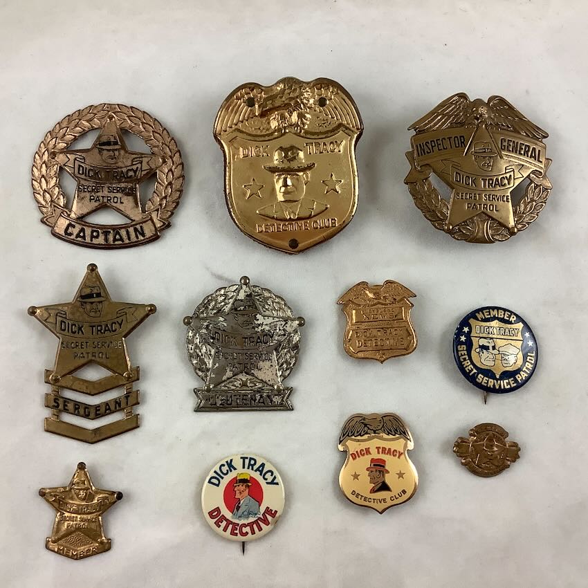 1930&rsquo;s-1940&rsquo;s DICK TRACY PREMIUM BADGES & 2 BUTTONS